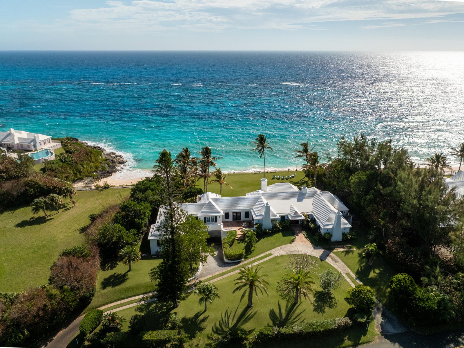Luxury Beach-Front Executive Home - Lookingstead