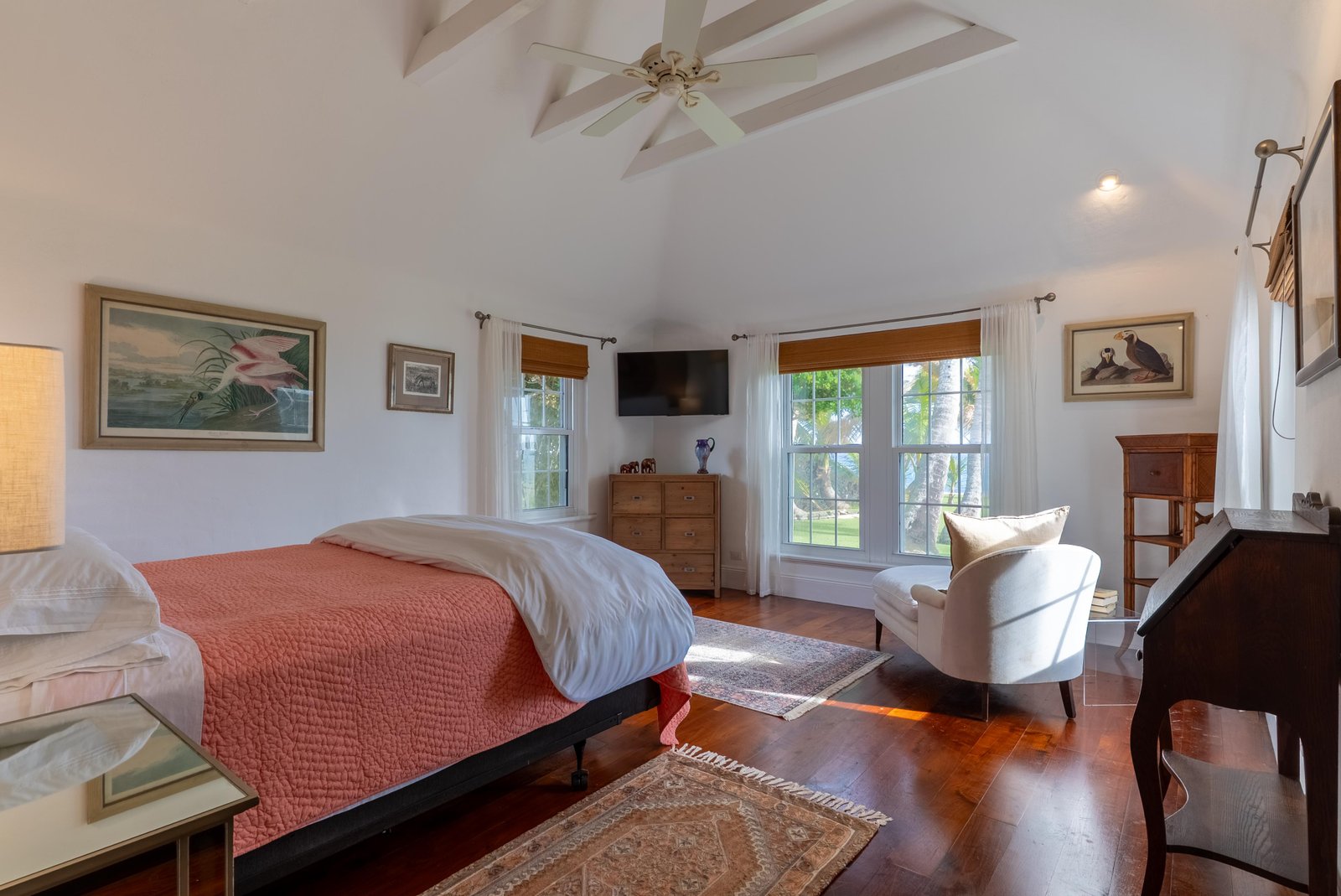 Luxury Beach-Front Executive Home - Bedroom 2