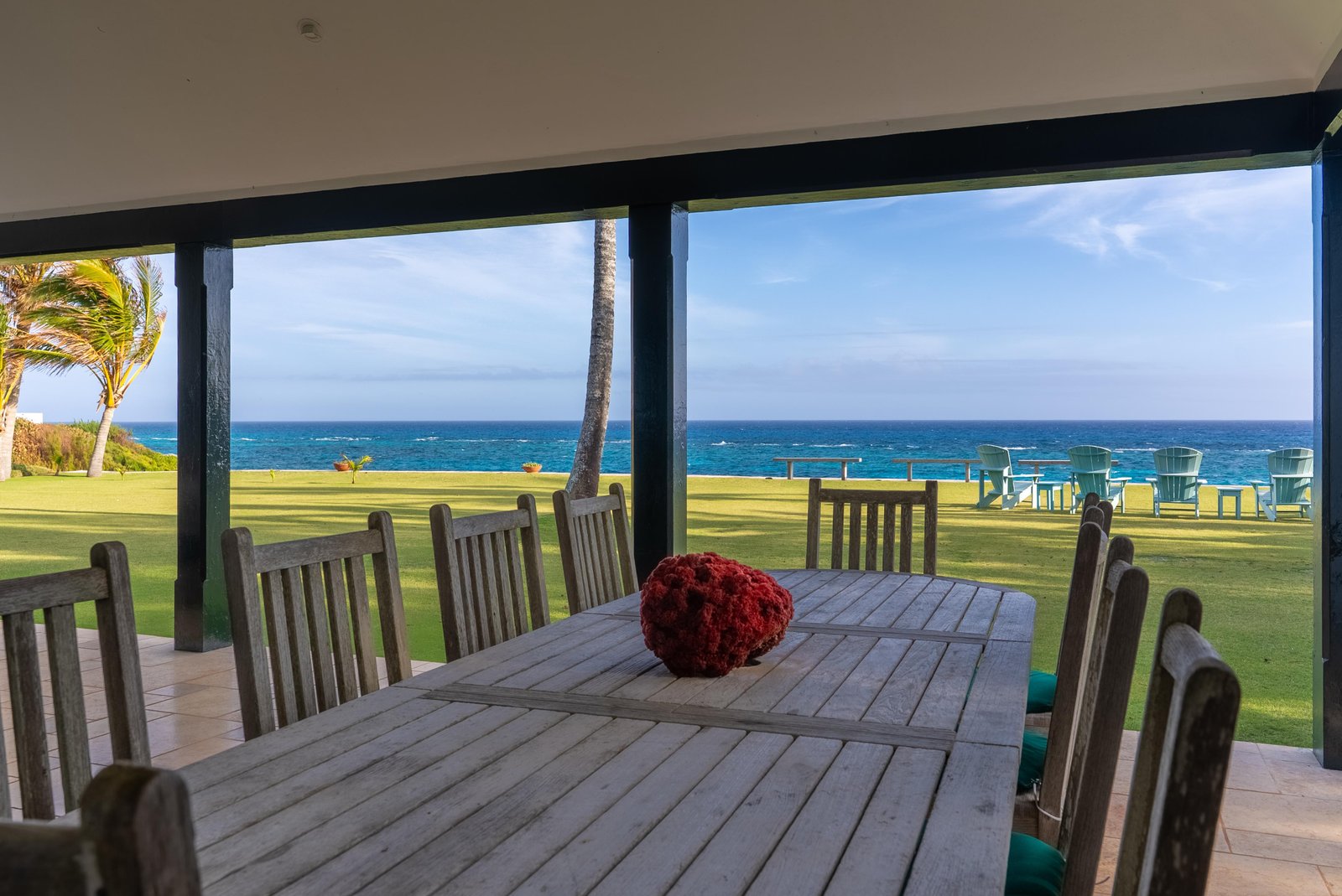 Luxury Beach-Front Executive Home - Outdoor Dining